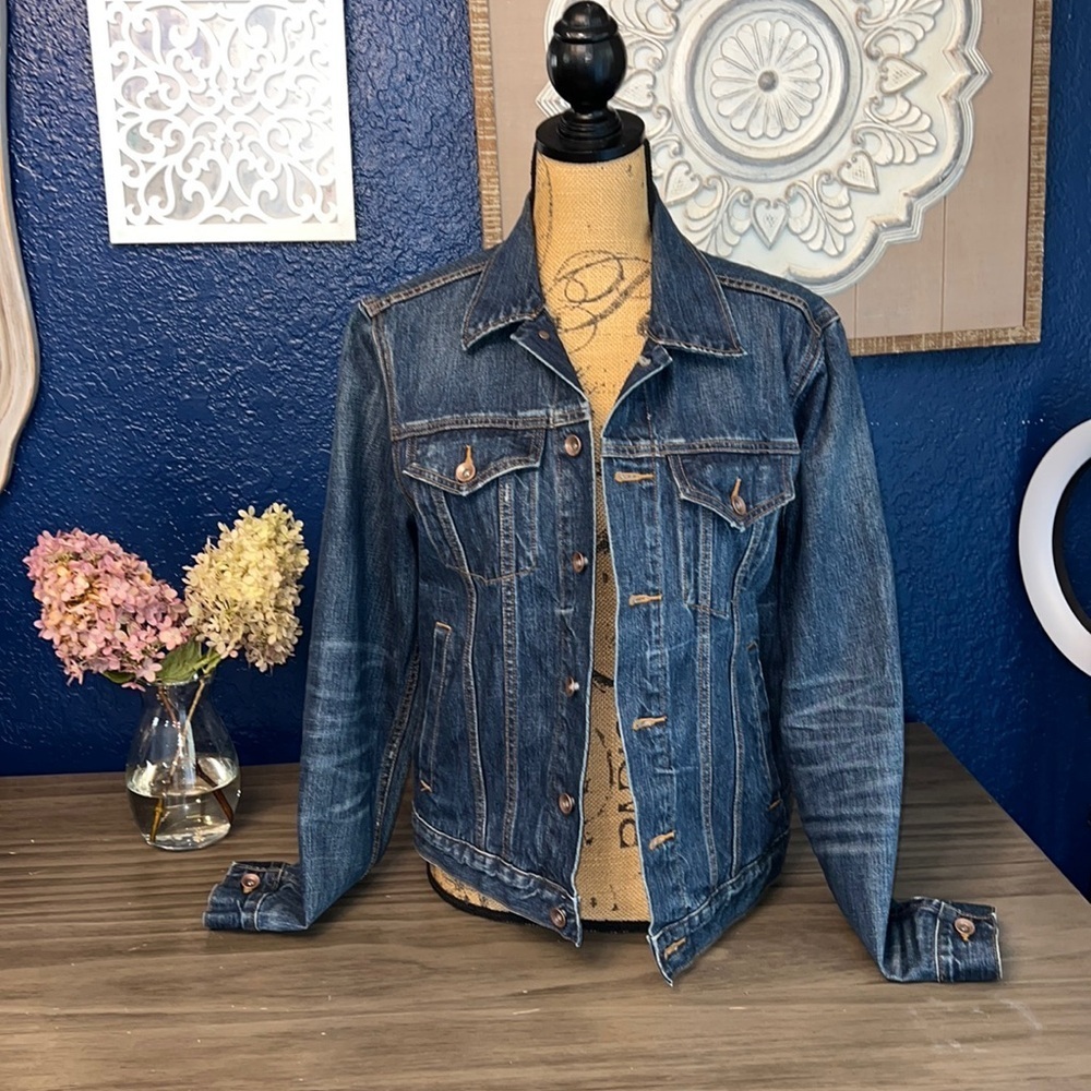 GAP JEAN JACKET SIZE SMALL 100% COTTON